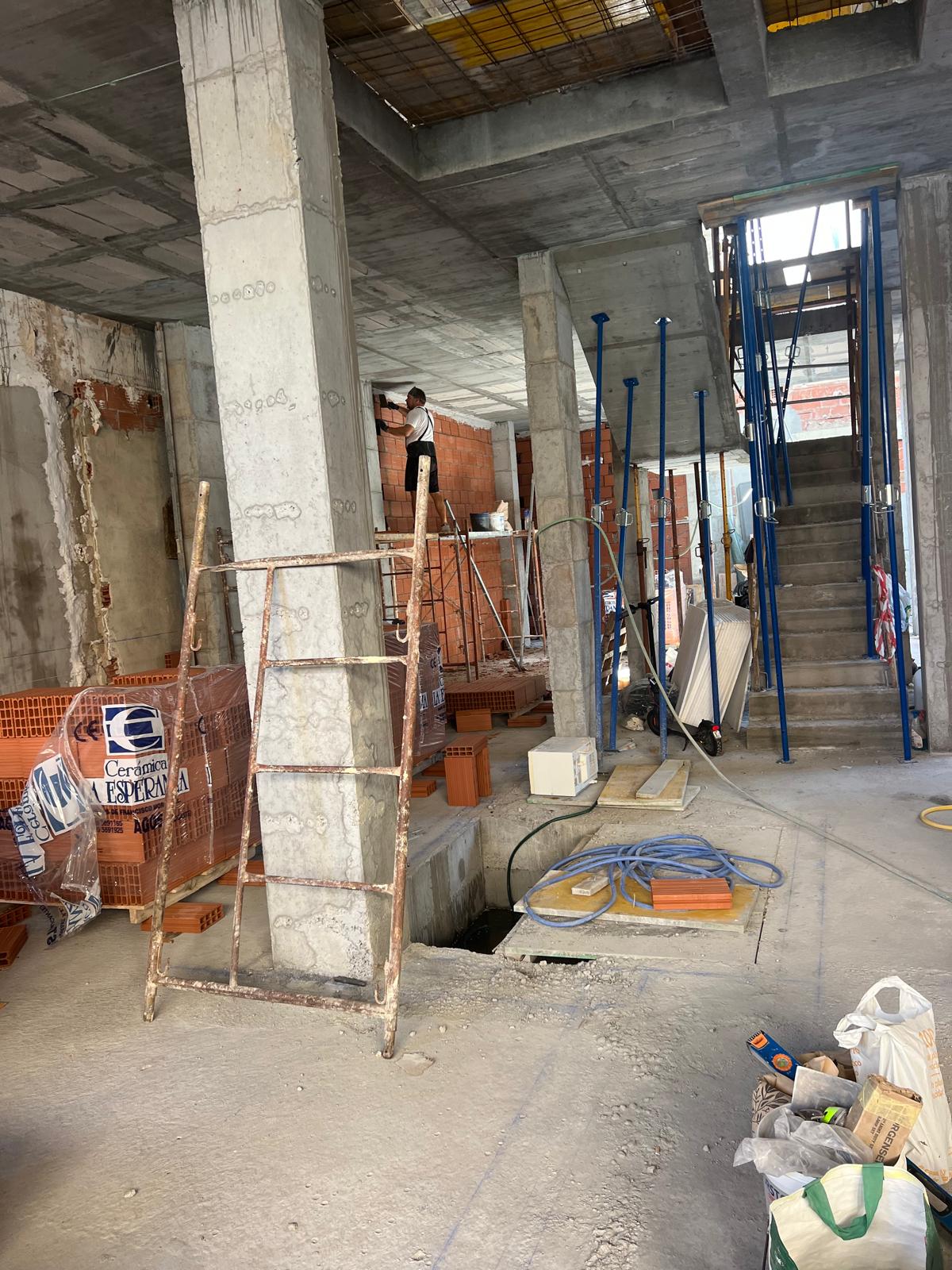 GROUND FLOOR PARTITION INSTALLATION